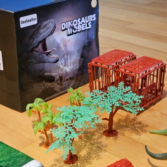 Dinosaur Play Set - Picture 2 of 9